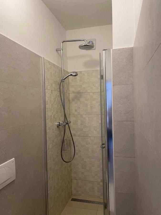 Guesthouse Tariba Supetarska Draga Ngoại thất bức ảnh