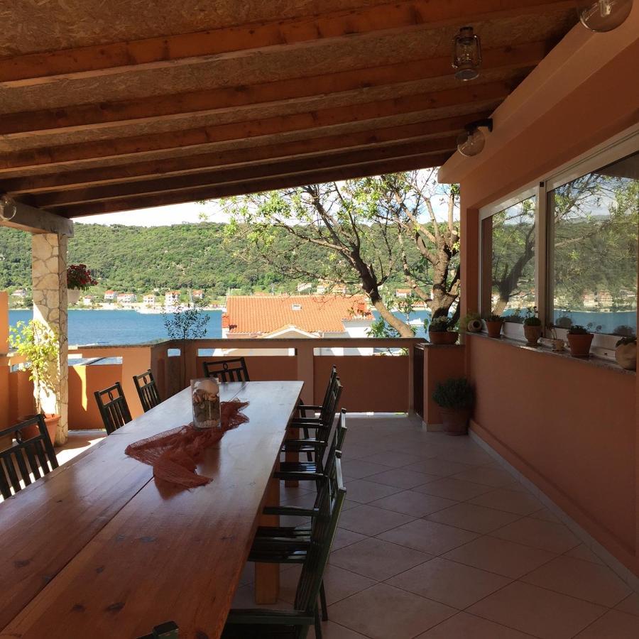 Guesthouse Tariba Supetarska Draga Ngoại thất bức ảnh