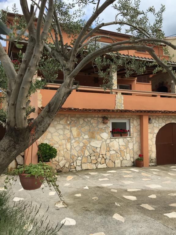 Guesthouse Tariba Supetarska Draga Ngoại thất bức ảnh