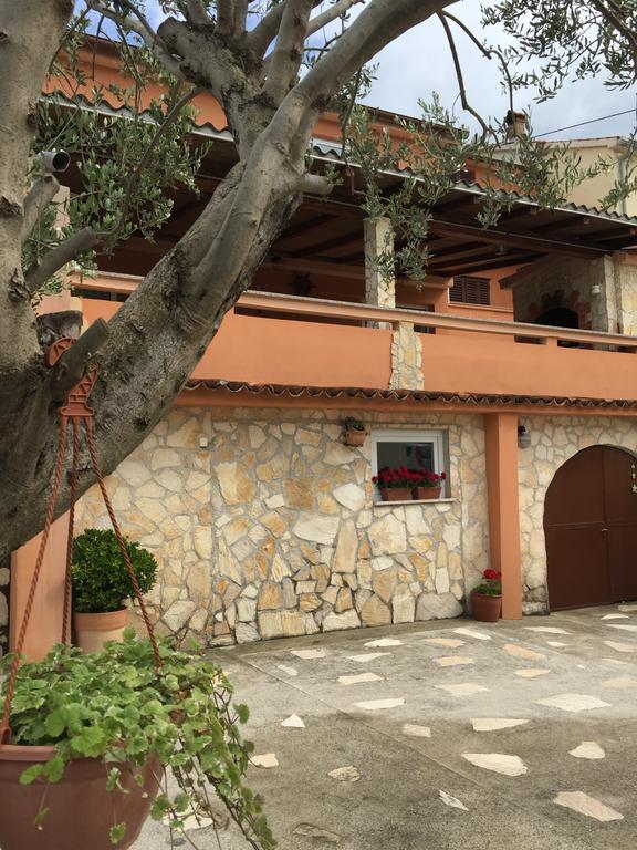 Guesthouse Tariba Supetarska Draga Ngoại thất bức ảnh