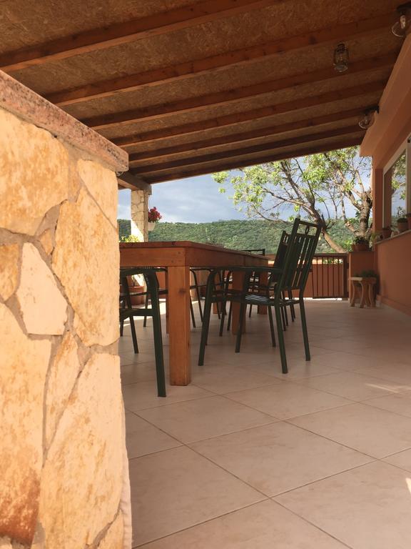 Guesthouse Tariba Supetarska Draga Ngoại thất bức ảnh