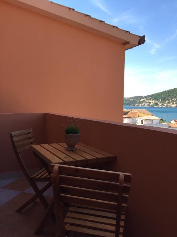 Guesthouse Tariba Supetarska Draga Ngoại thất bức ảnh