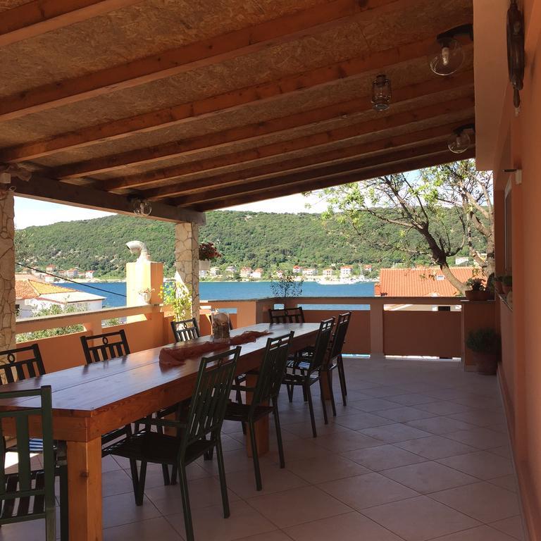 Guesthouse Tariba Supetarska Draga Ngoại thất bức ảnh
