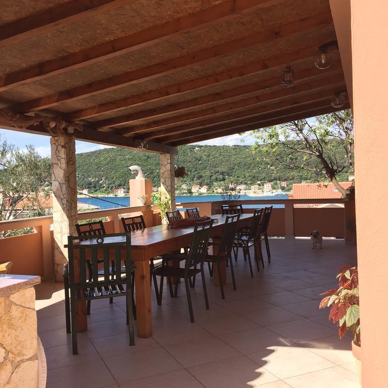 Guesthouse Tariba Supetarska Draga Ngoại thất bức ảnh
