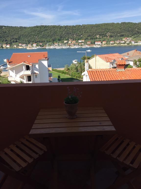 Guesthouse Tariba Supetarska Draga Ngoại thất bức ảnh