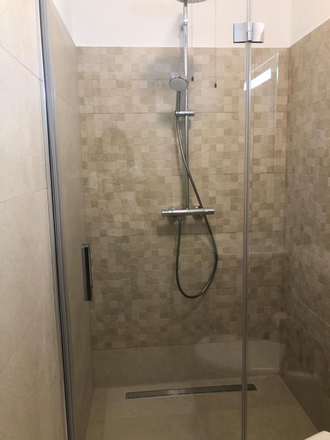 Guesthouse Tariba Supetarska Draga Ngoại thất bức ảnh