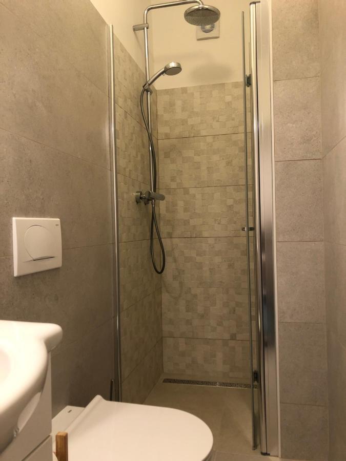 Guesthouse Tariba Supetarska Draga Ngoại thất bức ảnh